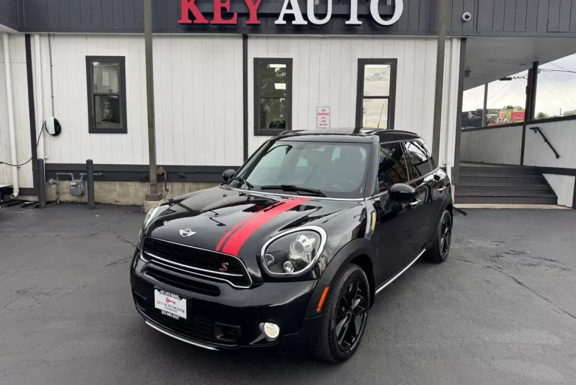 2016 Mini Countryman S ALL4 photo 1