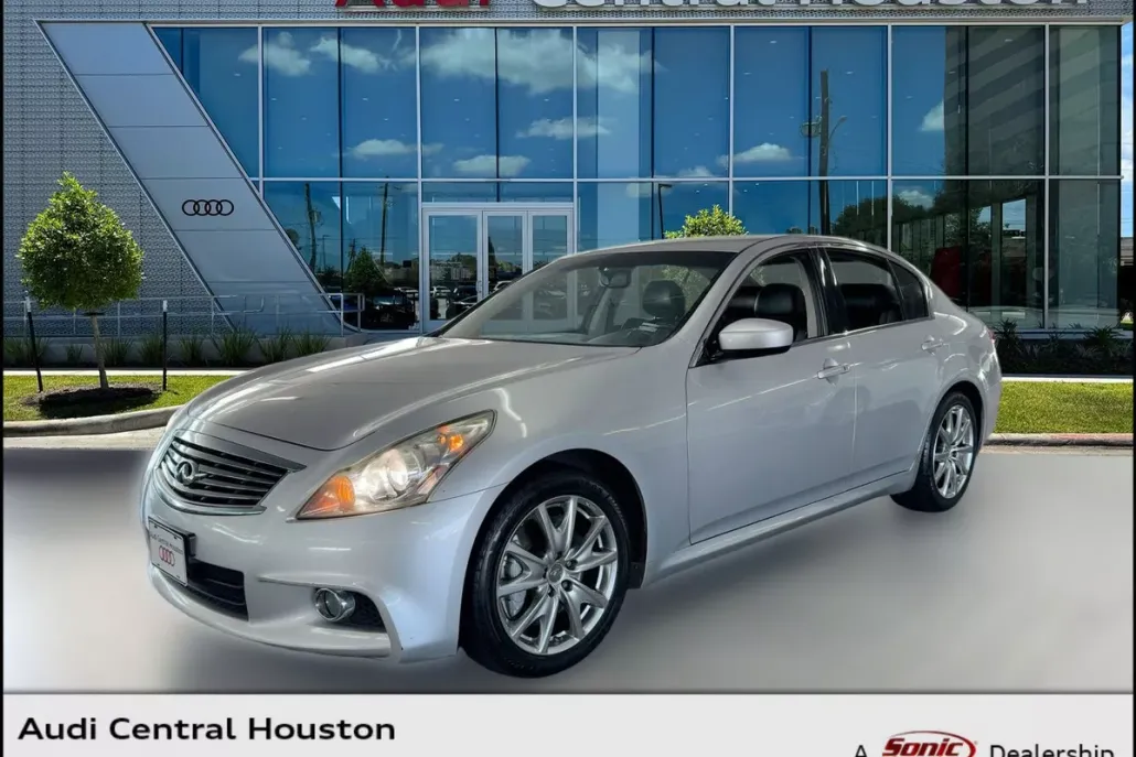 2013 Infiniti G37 Journey photo 1