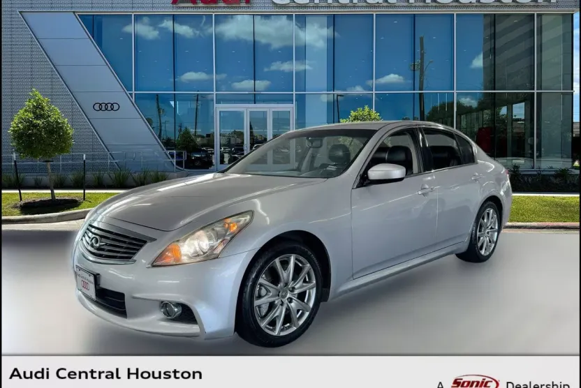 2013 Infiniti G37 Journey photo 1