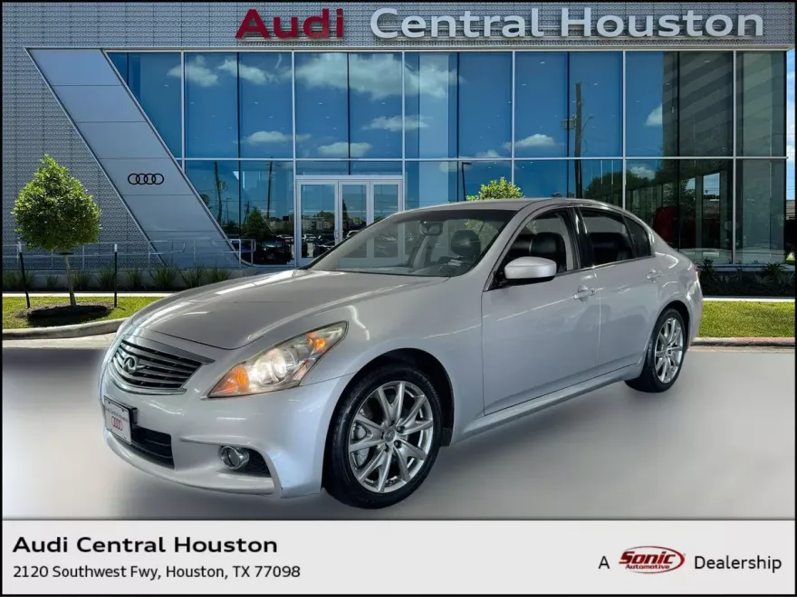 2013 Infiniti G37 Journey photo 1