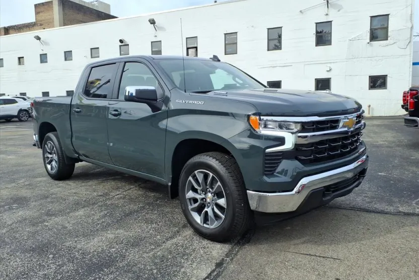 2026 Chevrolet Silverado 1500 LT photo 1