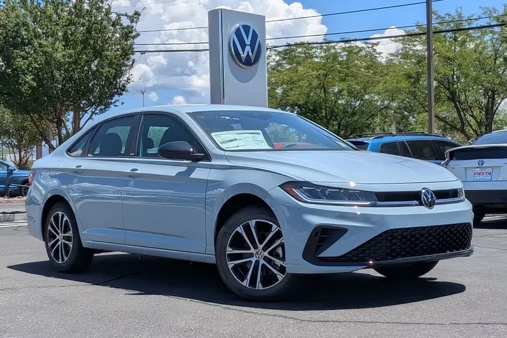 2025 Volkswagen Jetta 1.5T Sport photo 1