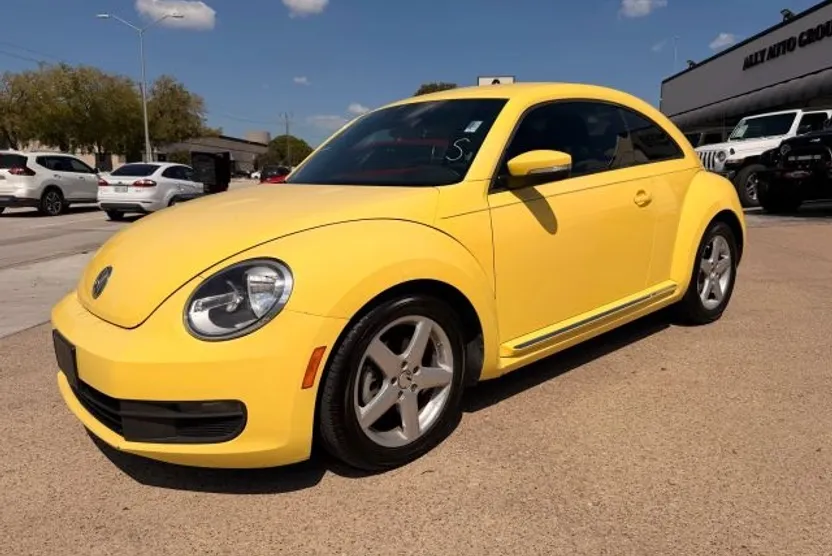 2013 Volkswagen Beetle 2.5L photo 1