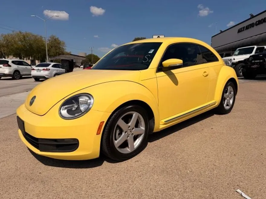2013 Volkswagen Beetle 2.5L photo 1