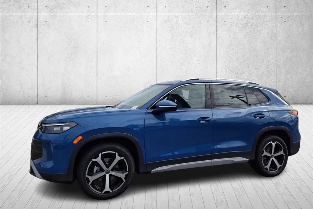 2025 Volkswagen Tiguan SE photo 1