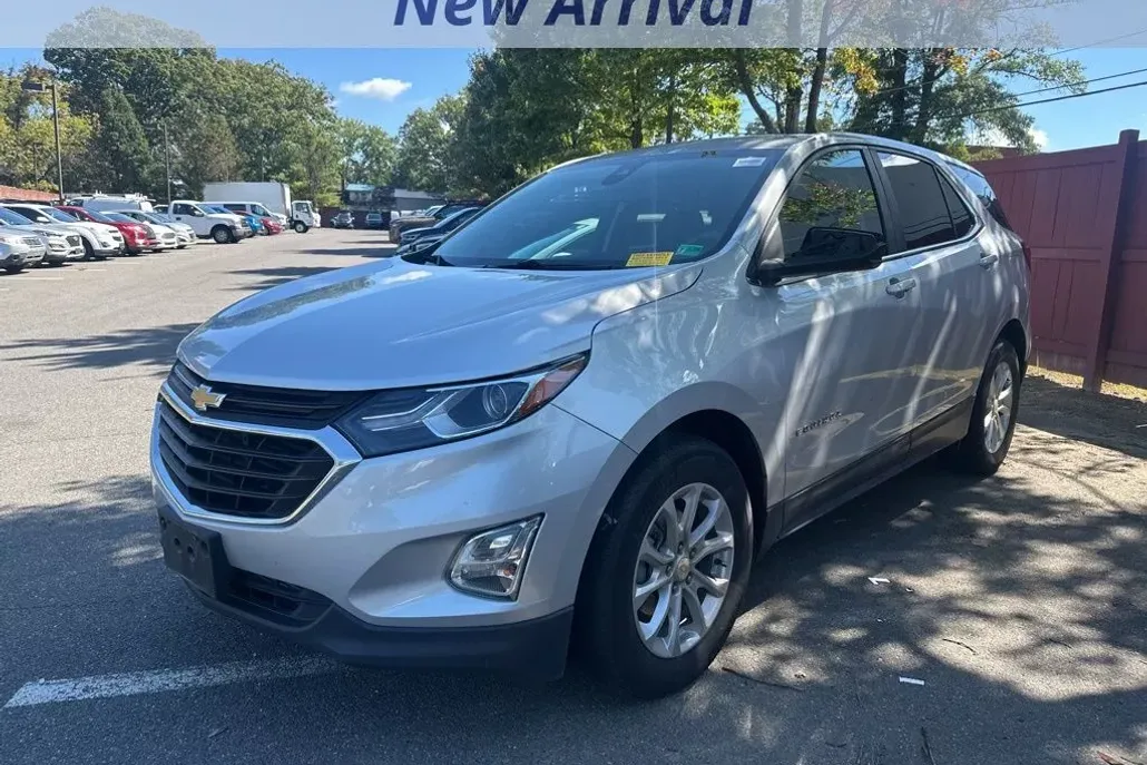 2021 Chevrolet Equinox LT photo 1