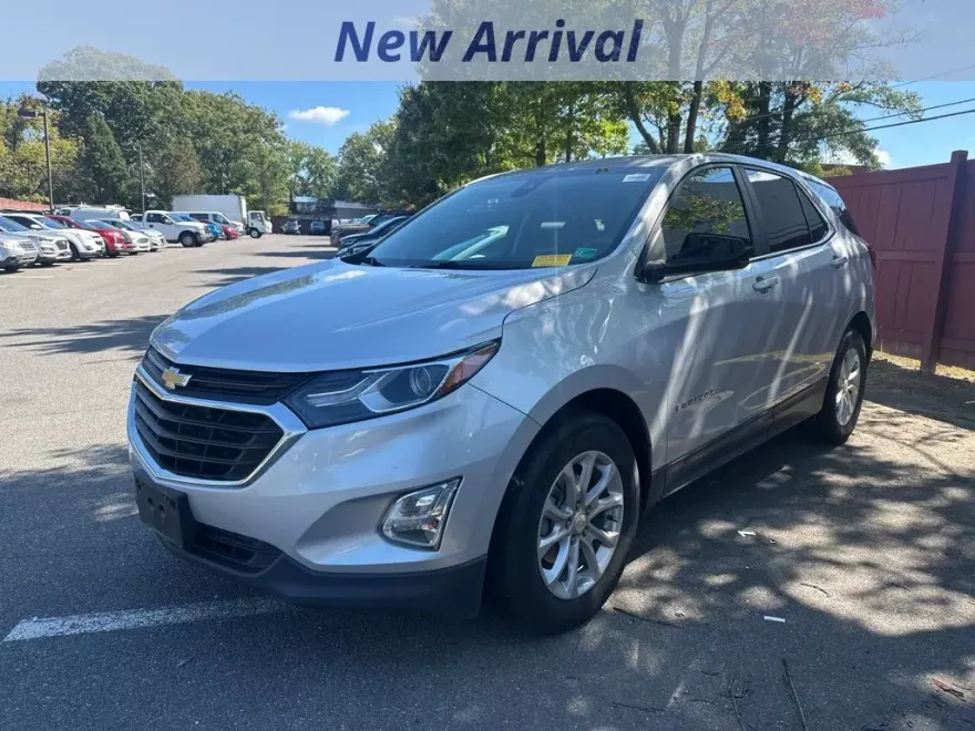 2021 Chevrolet Equinox LT photo 1