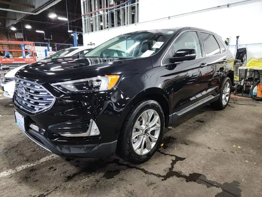 2024 Ford Edge Titanium photo 1