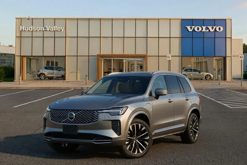 2026 Volvo XC90 T8 Plus photo 1