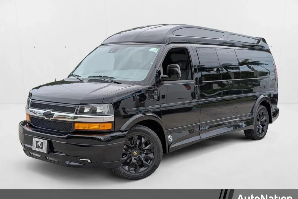 2025 Chevrolet Express Cargo 2500 Base photo 1