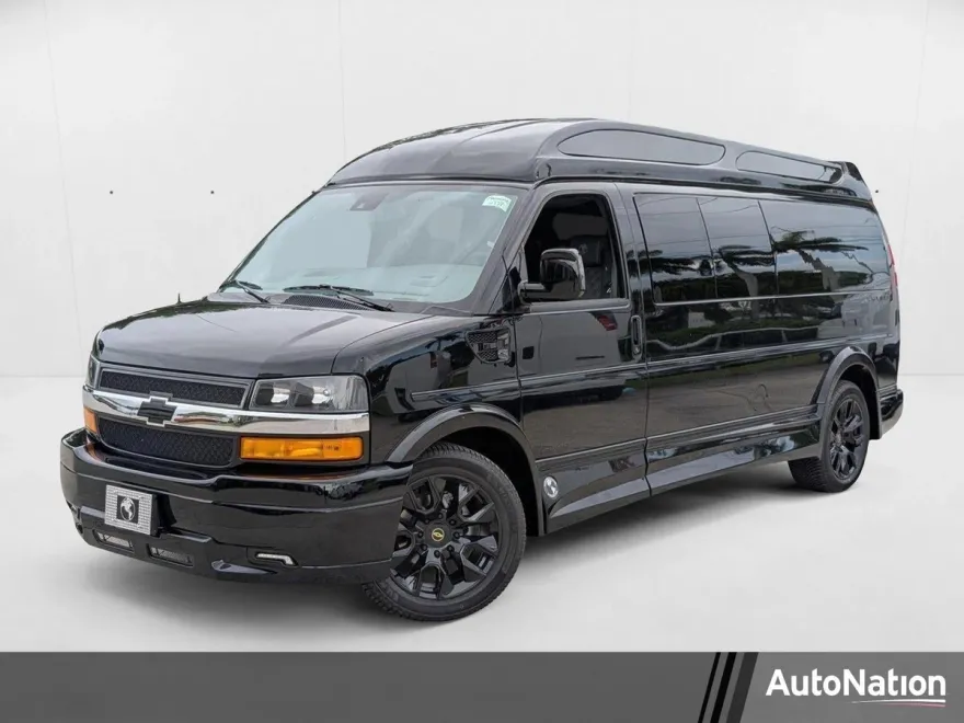2025 Chevrolet Express Cargo 2500 Base photo 1