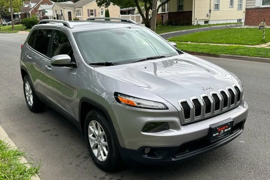 2015 Jeep Cherokee Latitude photo 1