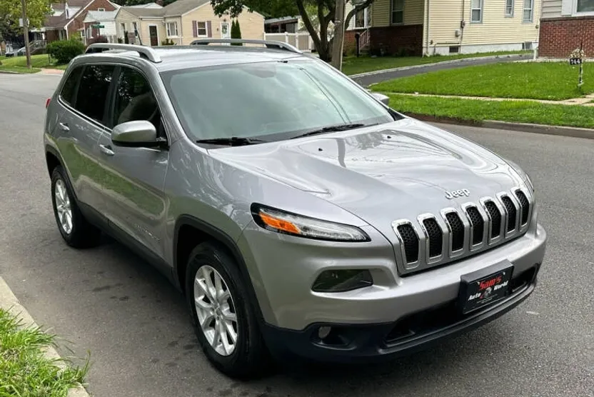 2015 Jeep Cherokee Latitude photo 1
