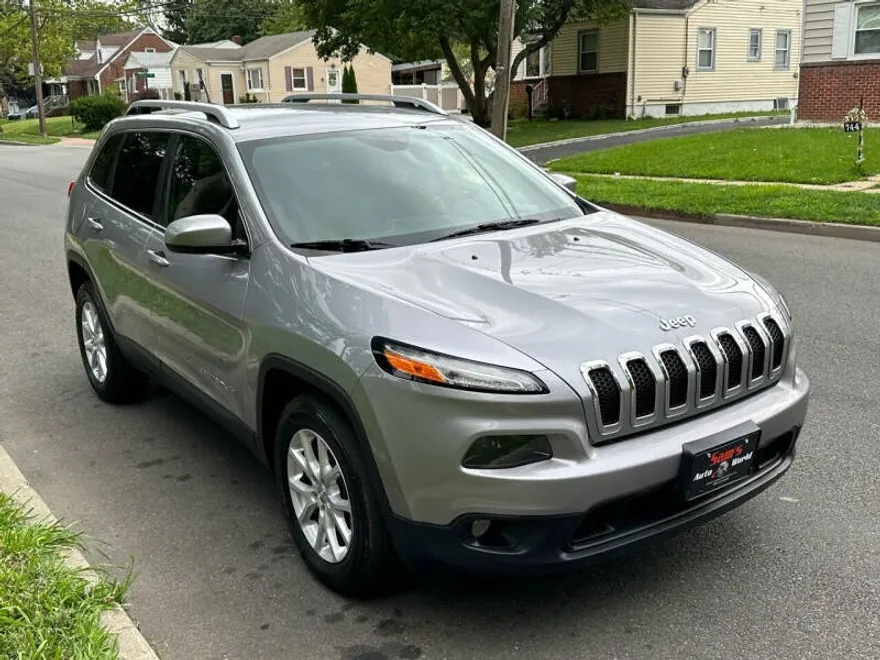 2015 Jeep Cherokee Latitude photo 1