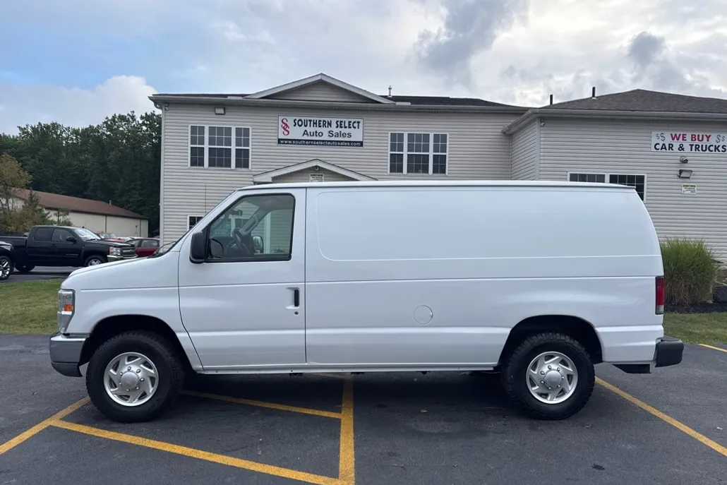 2010 Ford E-250 photo 1