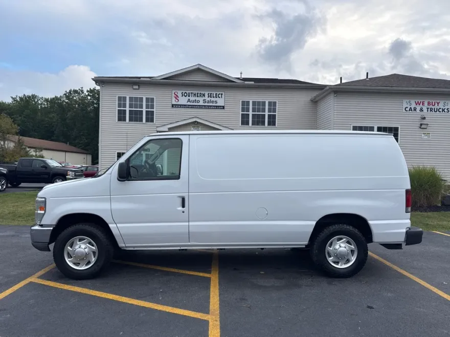 2010 Ford E-250 photo 1