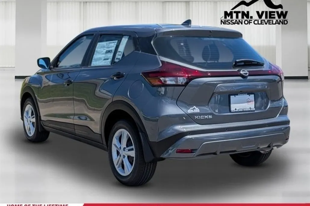 2025 Nissan Kicks Play S photo 1