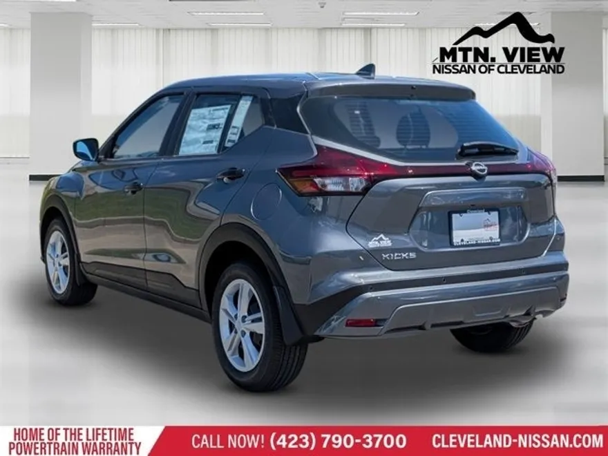 2025 Nissan Kicks Play S photo 1