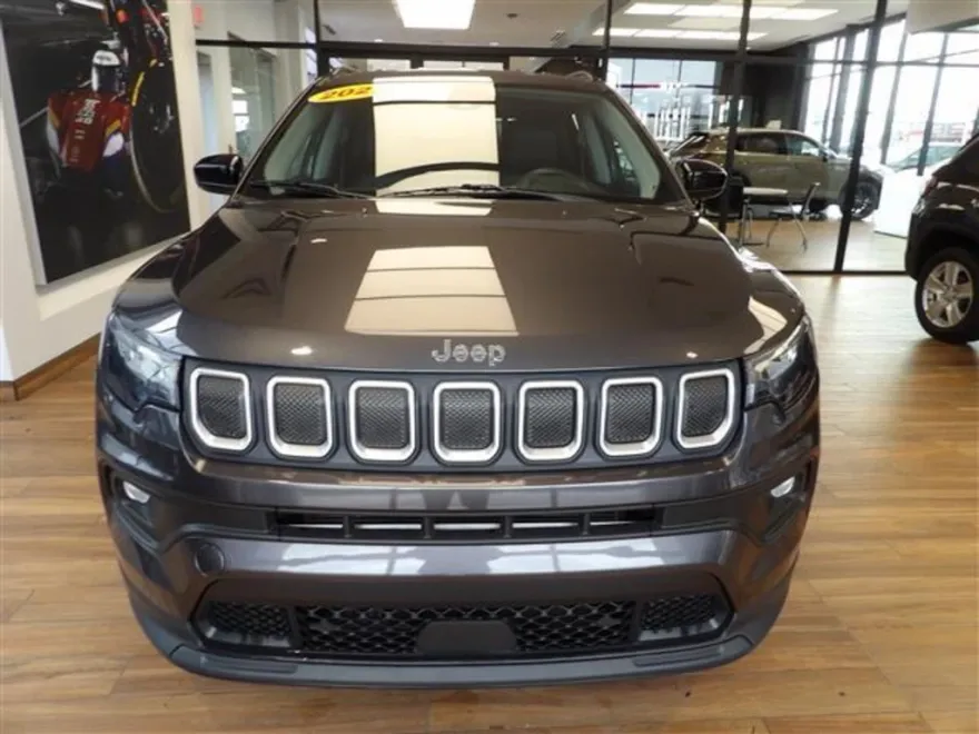 2022 Jeep Compass Latitude photo 1