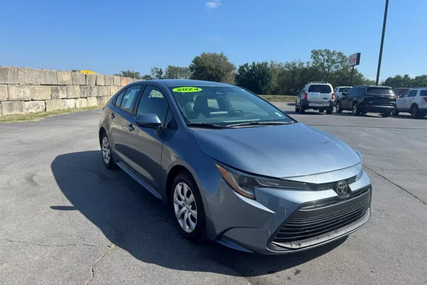 2024 Toyota Corolla LE photo 1