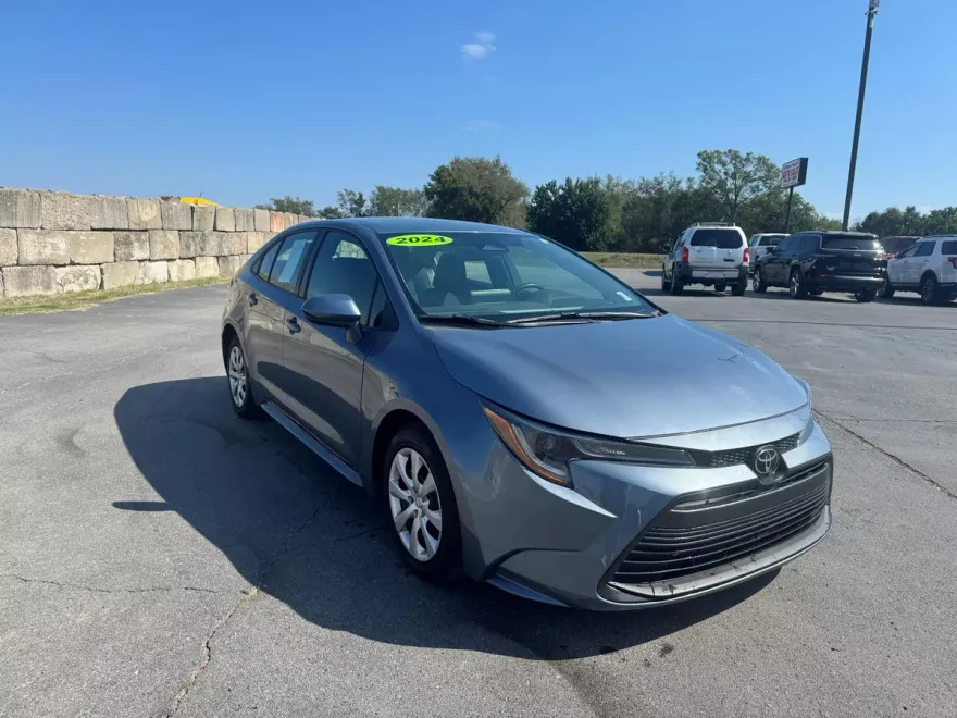 2024 Toyota Corolla LE photo 1