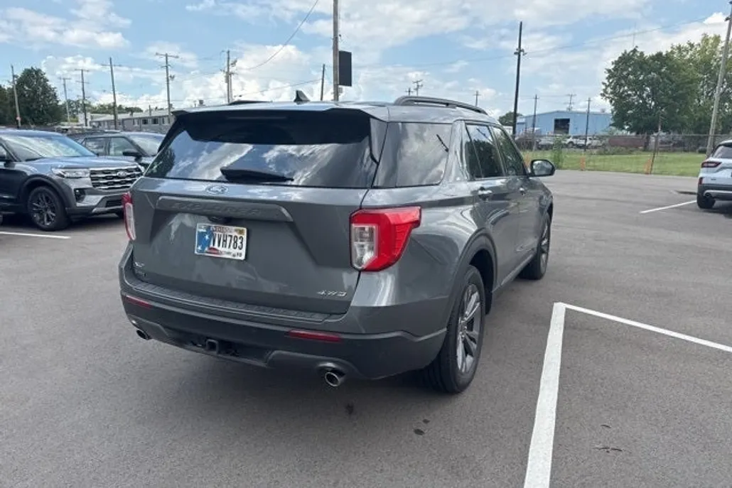 2022 Ford Explorer XLT photo 1