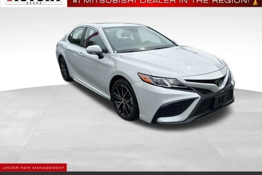 2024 Toyota Camry SE photo 1