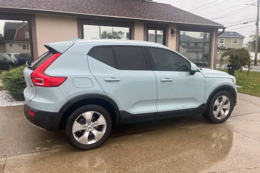 2019 Volvo XC40 T5 Momentum photo 1