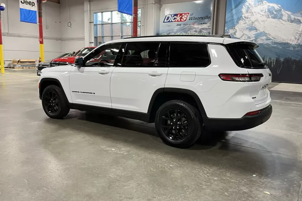 2024 Jeep Grand Cherokee Altitude photo 1