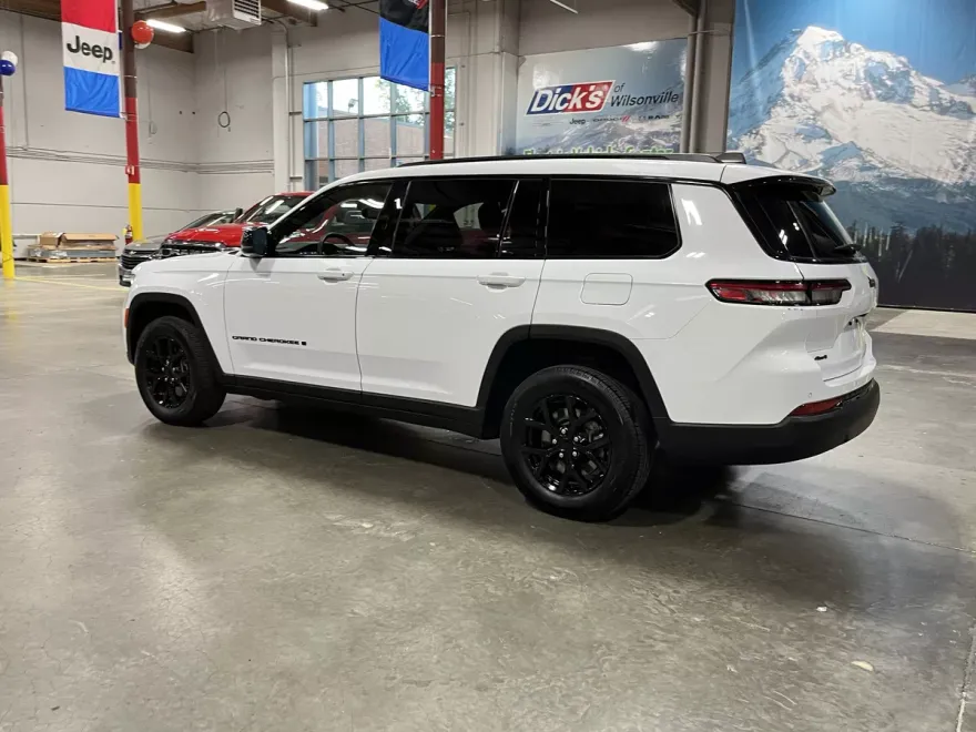 2024 Jeep Grand Cherokee Altitude photo 1