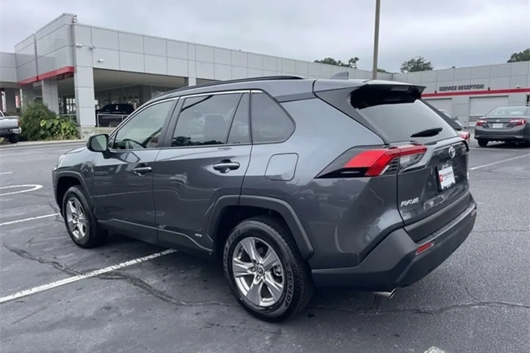 2023 Toyota RAV4 Hybrid LE photo 1