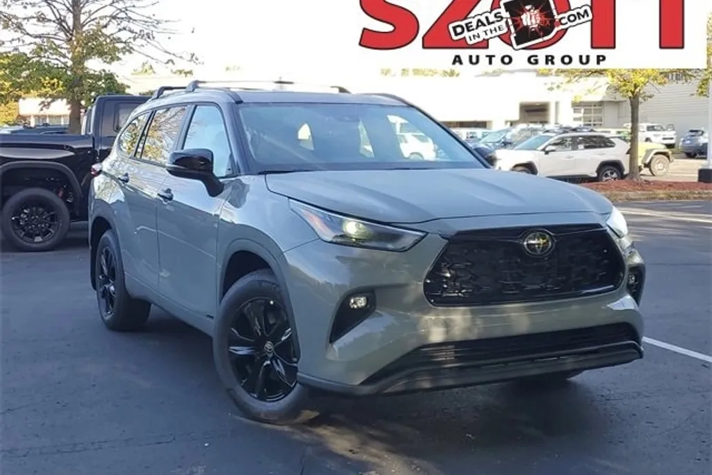 2025 Toyota Highlander Hybrid XLE photo 1