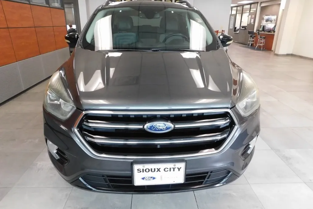 2017 Ford Escape Titanium photo 1