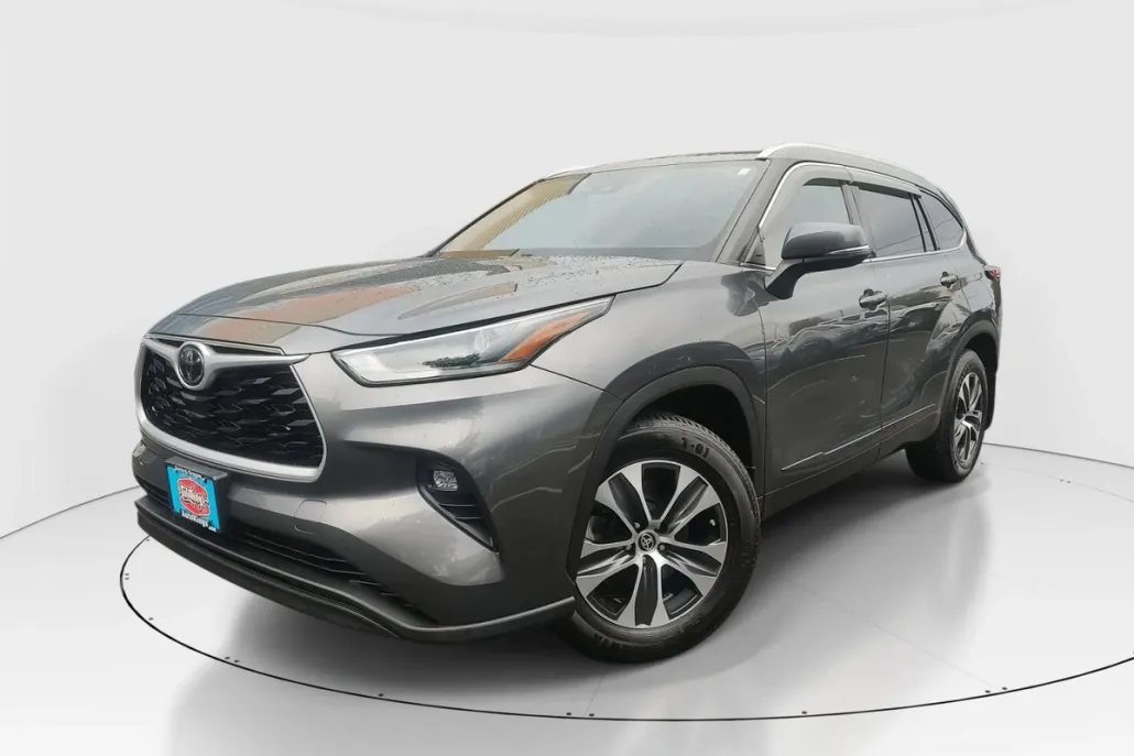 2021 Toyota Highlander XLE photo 1