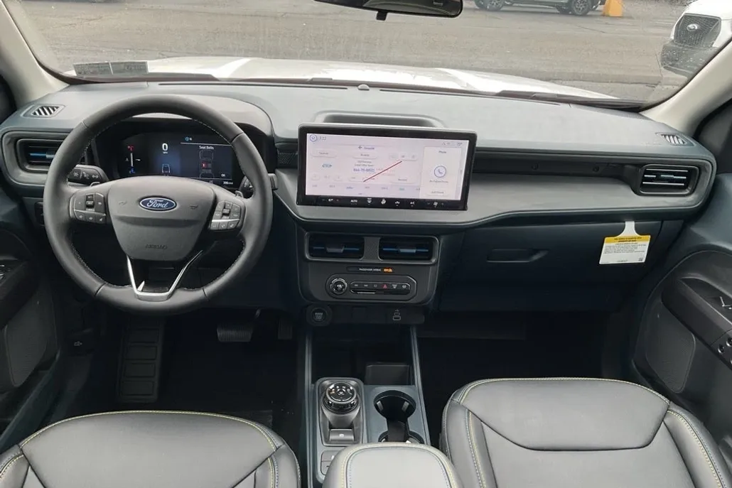 2025 Ford Maverick photo 1