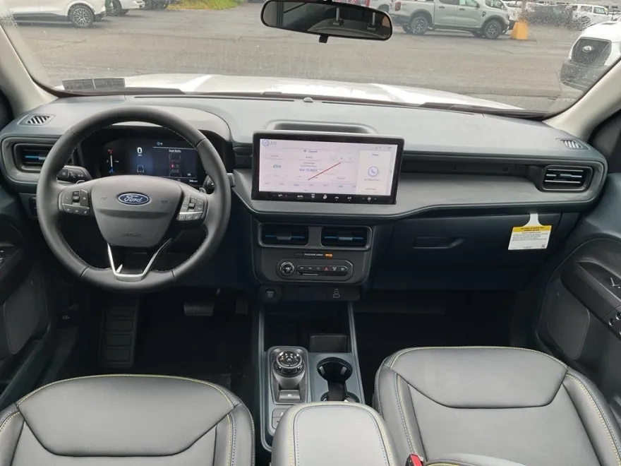 2025 Ford Maverick photo 1
