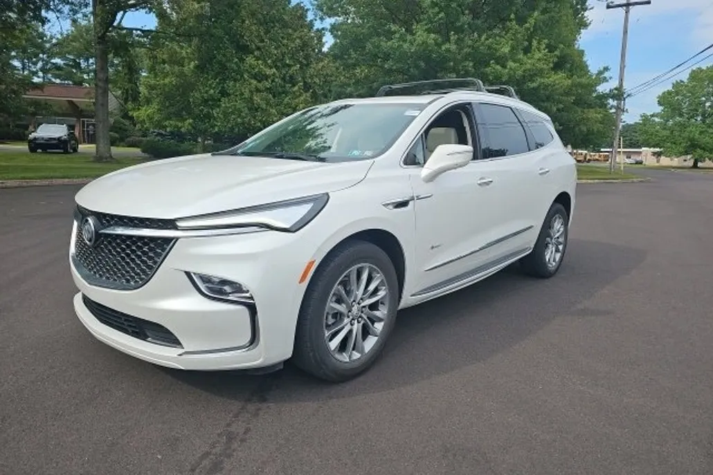 2023 Buick Enclave Avenir photo 1