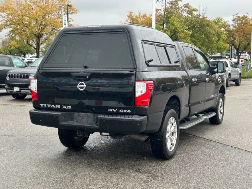 2016 Nissan Titan SV photo 1