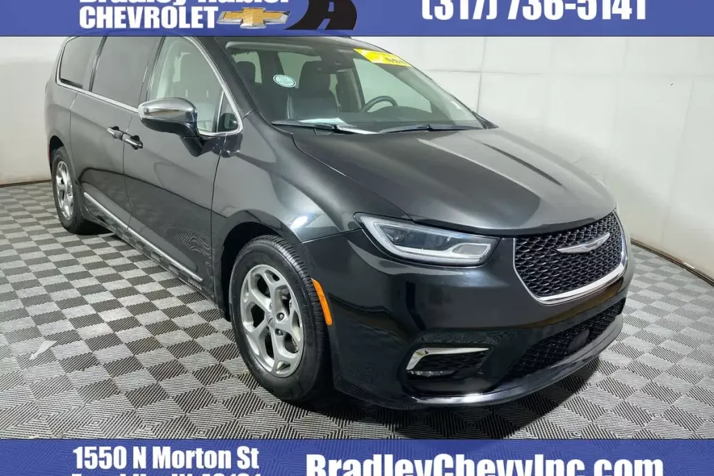2023 Chrysler Pacifica Limited photo 1