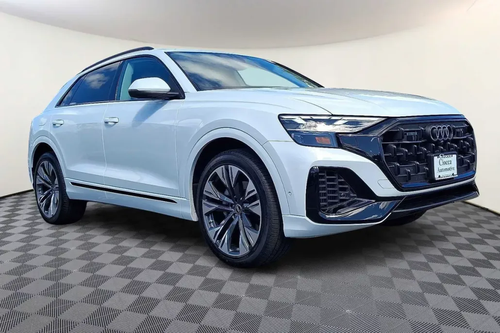 2025 Audi Q8 55 Premium Plus photo 1