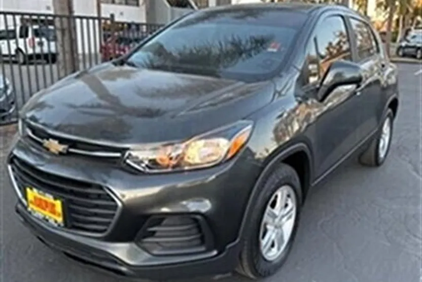 2020 Chevrolet Trax LS photo 1