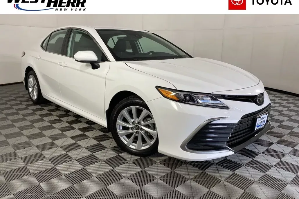 2024 Toyota Camry LE photo 1