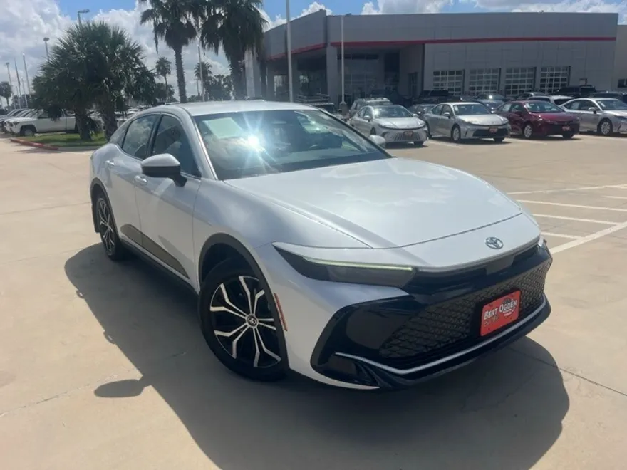 2024 Toyota Crown XLE photo 1