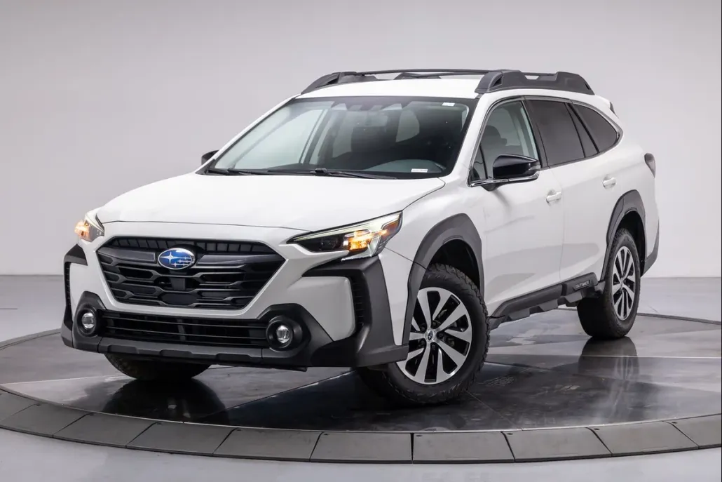 2023 Subaru Outback Premium photo 1