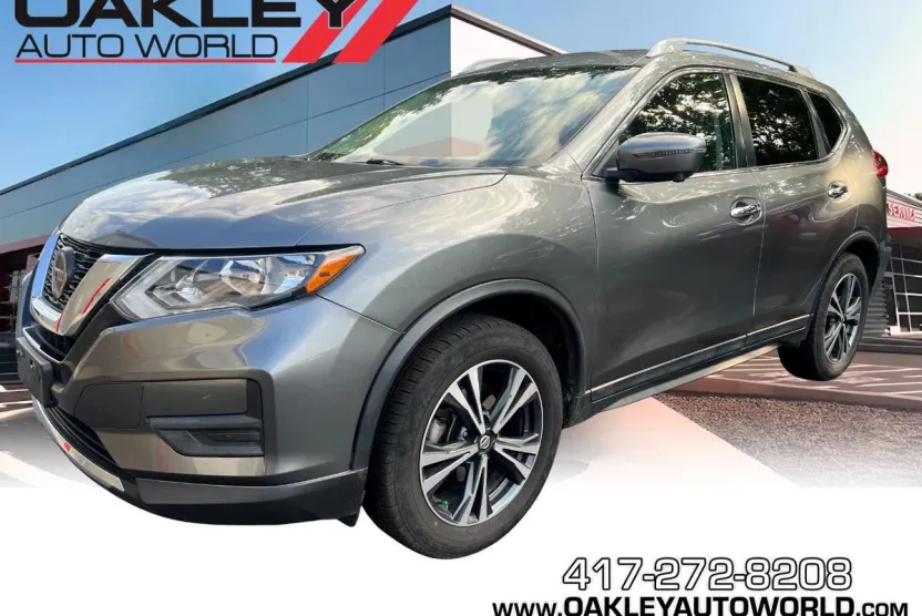 2020 Nissan Rogue SV photo 1