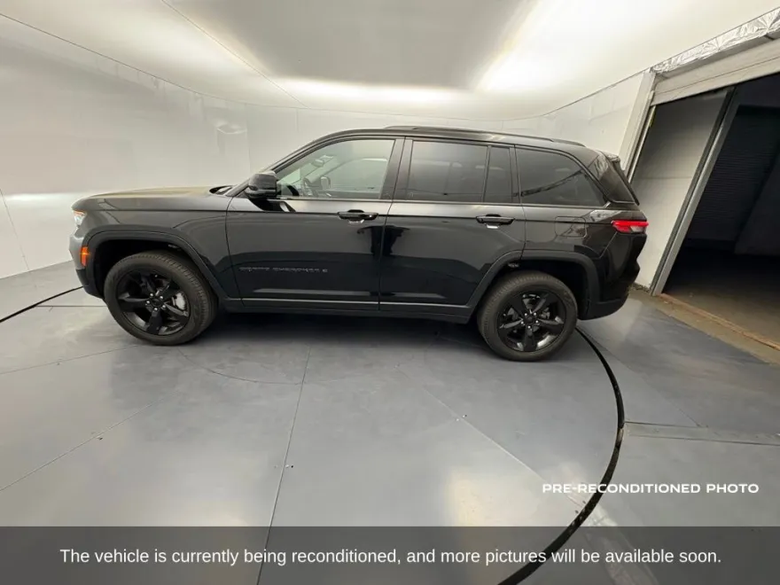 2023 Jeep Grand Cherokee Limited photo 1