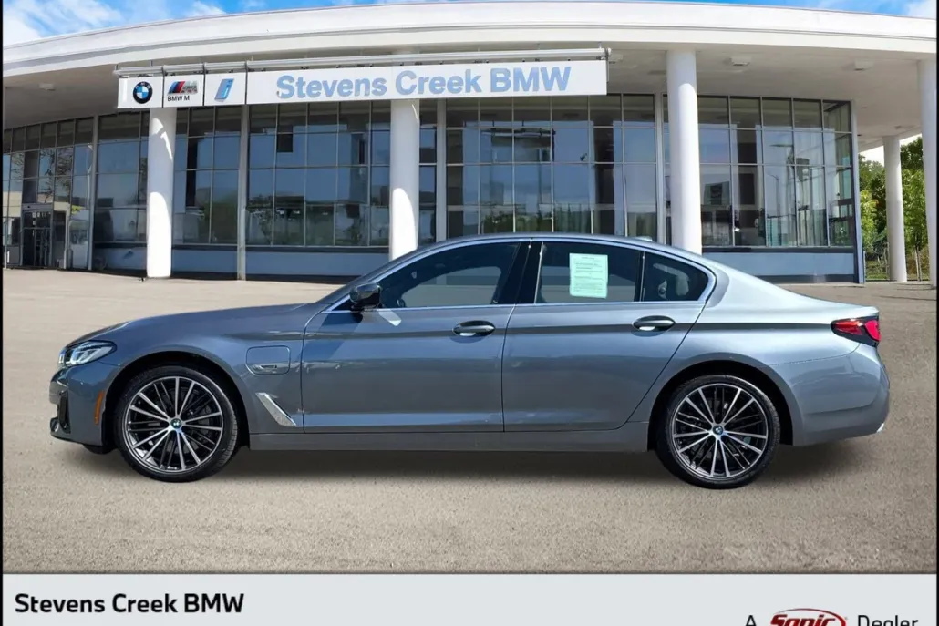 2022 Bmw 530e photo 1
