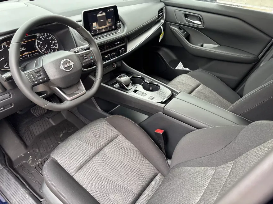 2026 Nissan Rogue SV photo 1