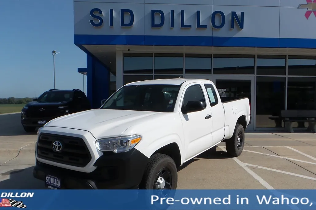 2017 Toyota Tacoma SR photo 1