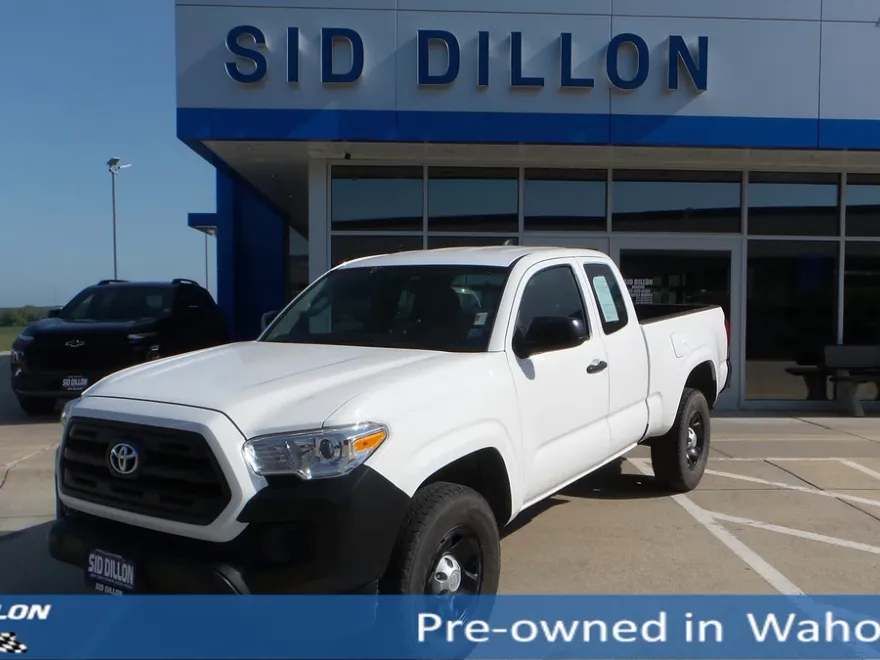 2017 Toyota Tacoma SR photo 1